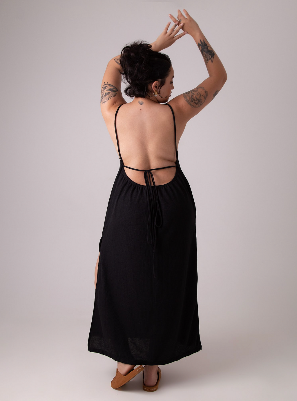 vestido comfy | vestido costas abertas com fenda lateral