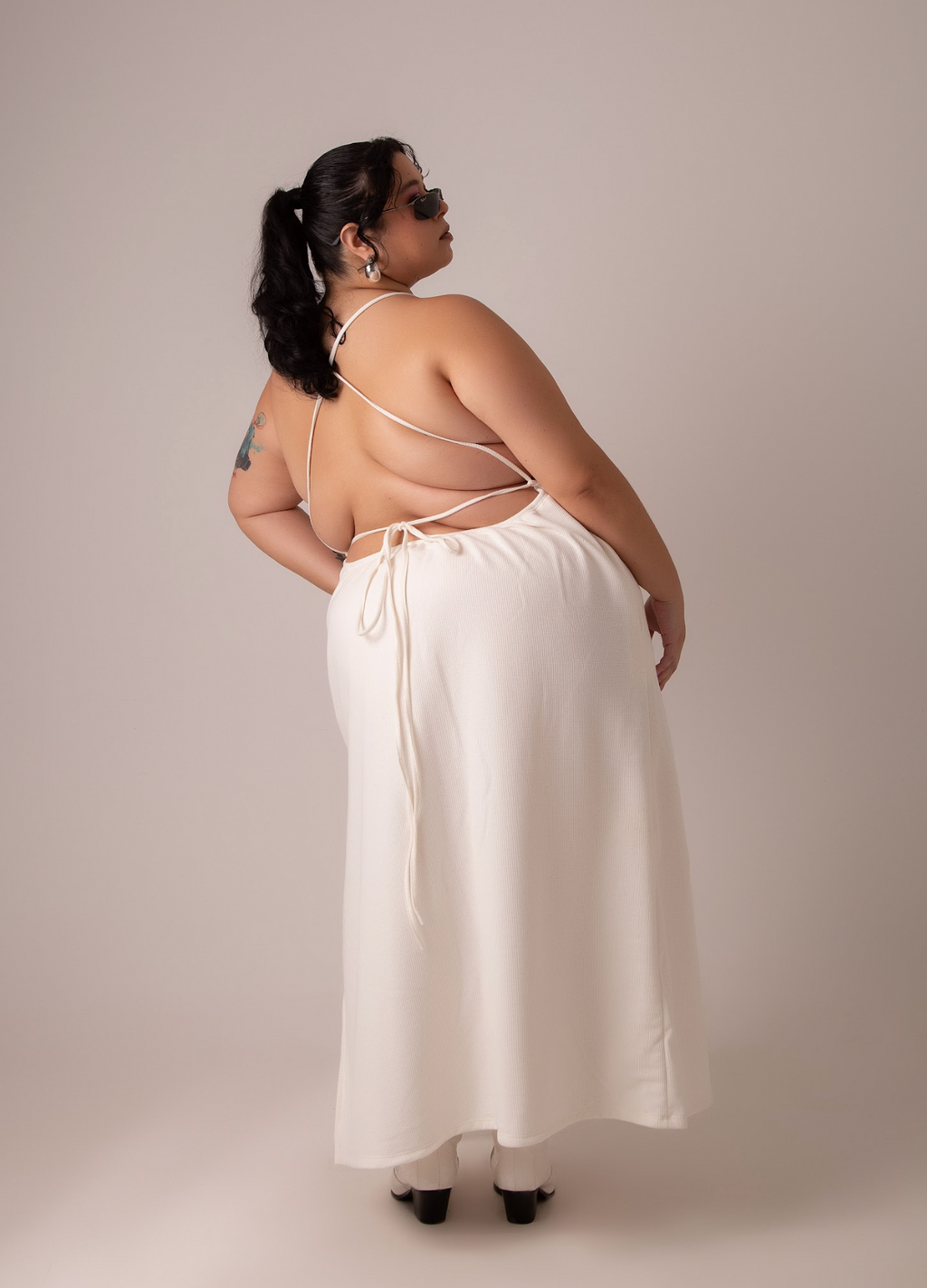 vestido comfy | vestido costas abertas com fenda lateral