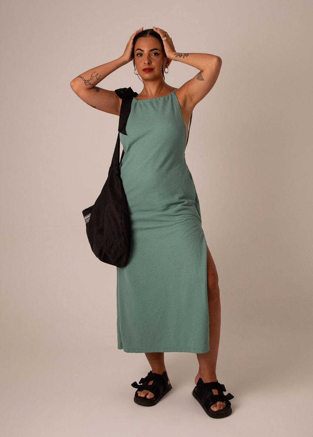 vestido comfy | vestido costas abertas com fenda lateral