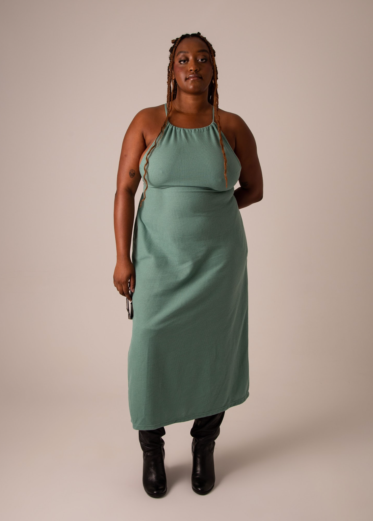 vestido comfy | vestido costas abertas com fenda lateral