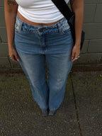 calça jeans ajustável wide acid wash