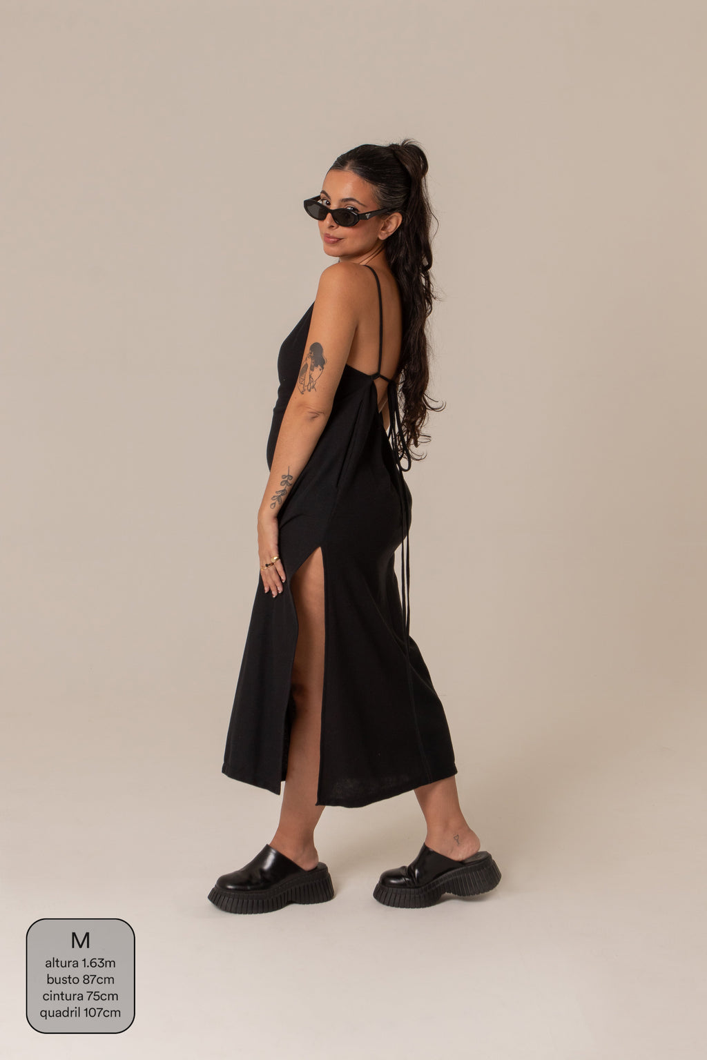 vestido comfy | vestido costas abertas com fenda lateral