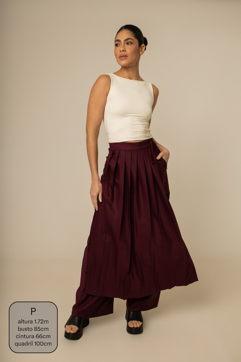 calça saia plissada collab frida & lela