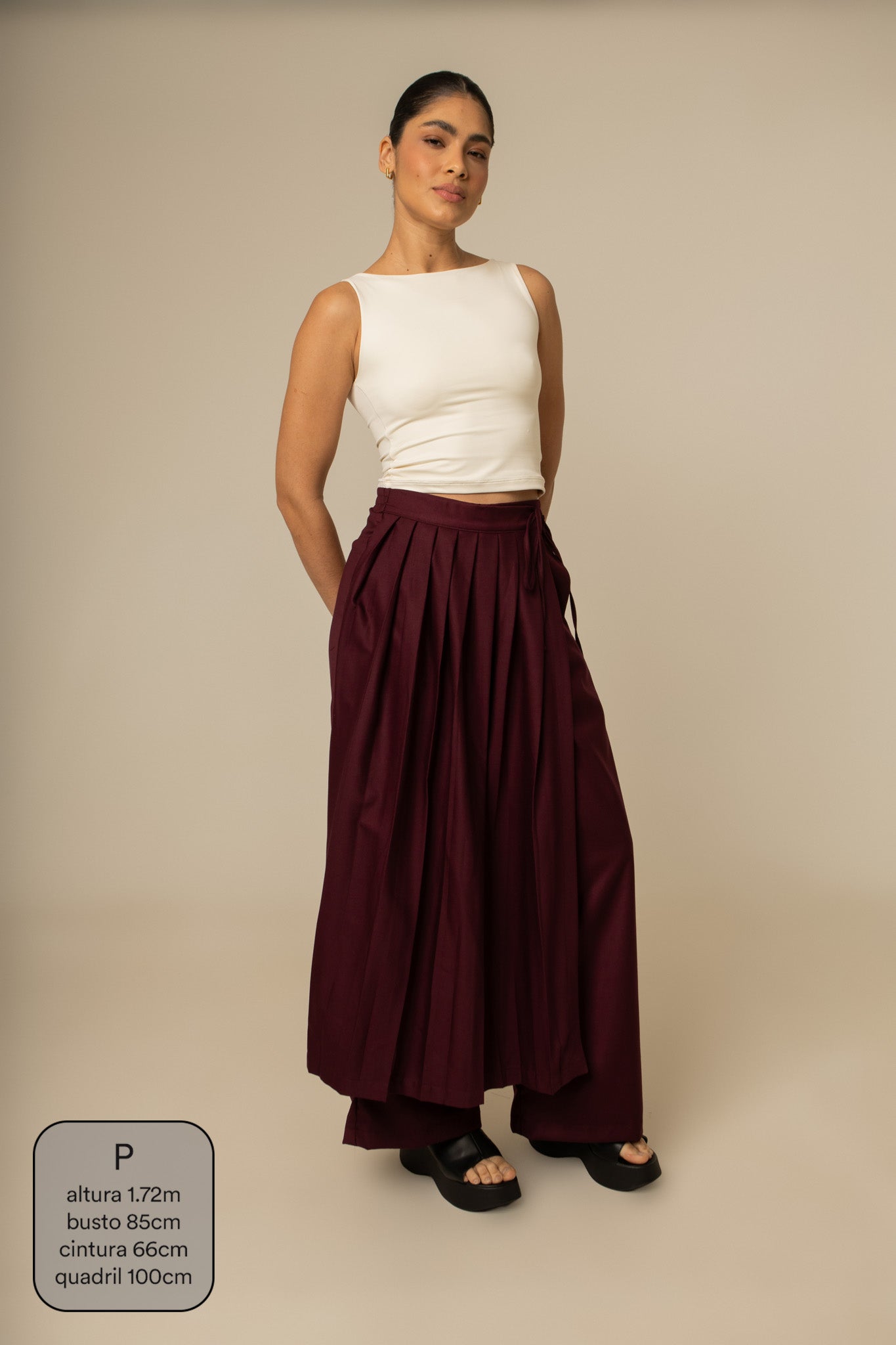 calça saia plissada collab frida & lela