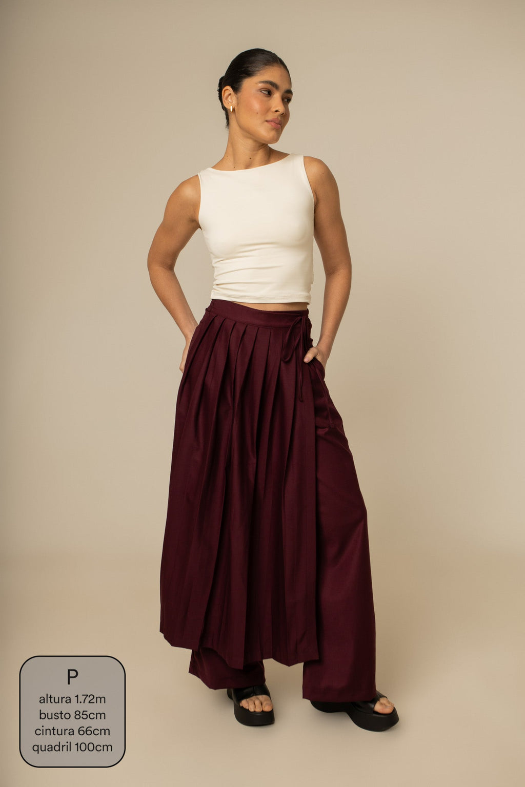 calça saia plissada collab frida & lela