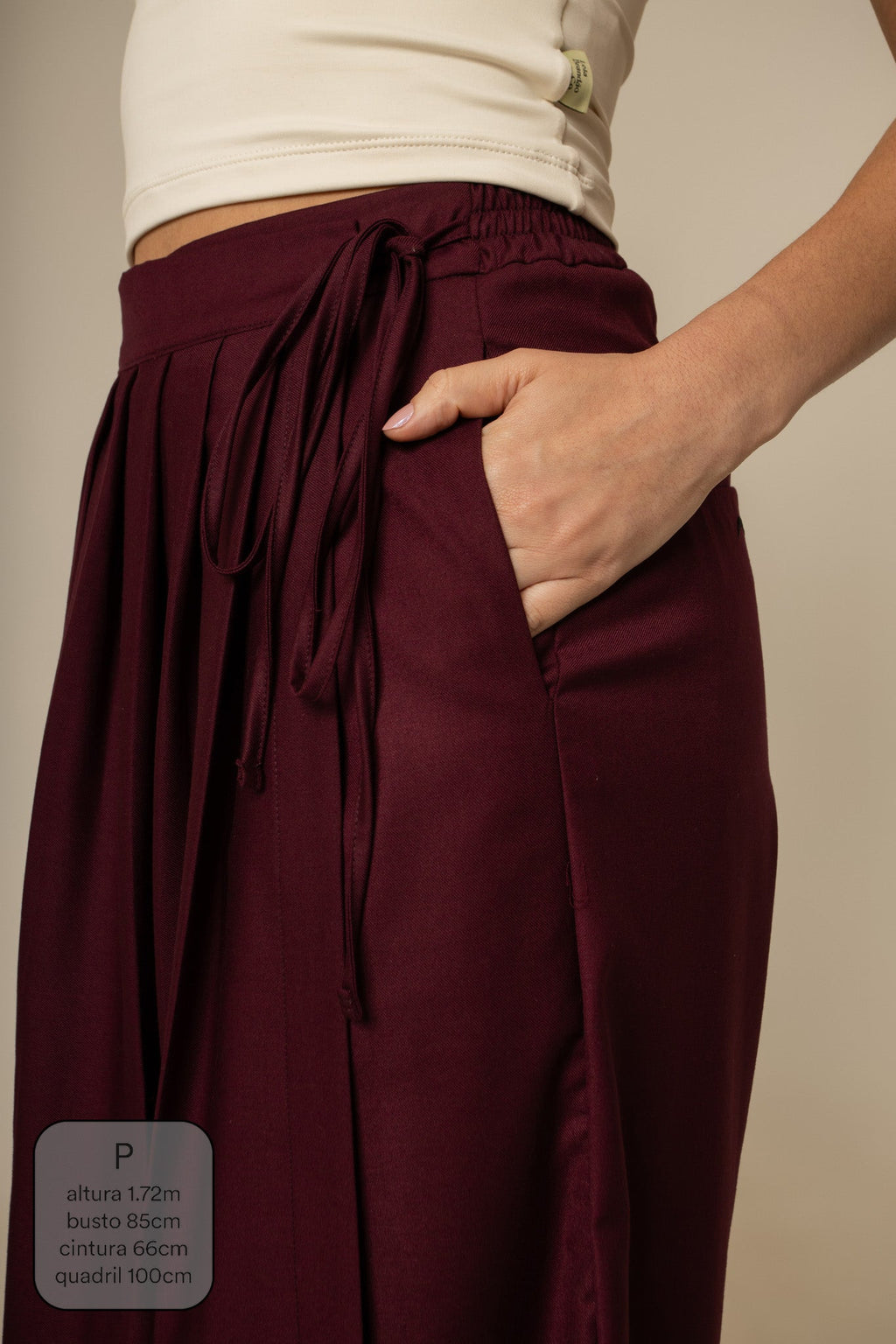 calça saia plissada collab frida & lela