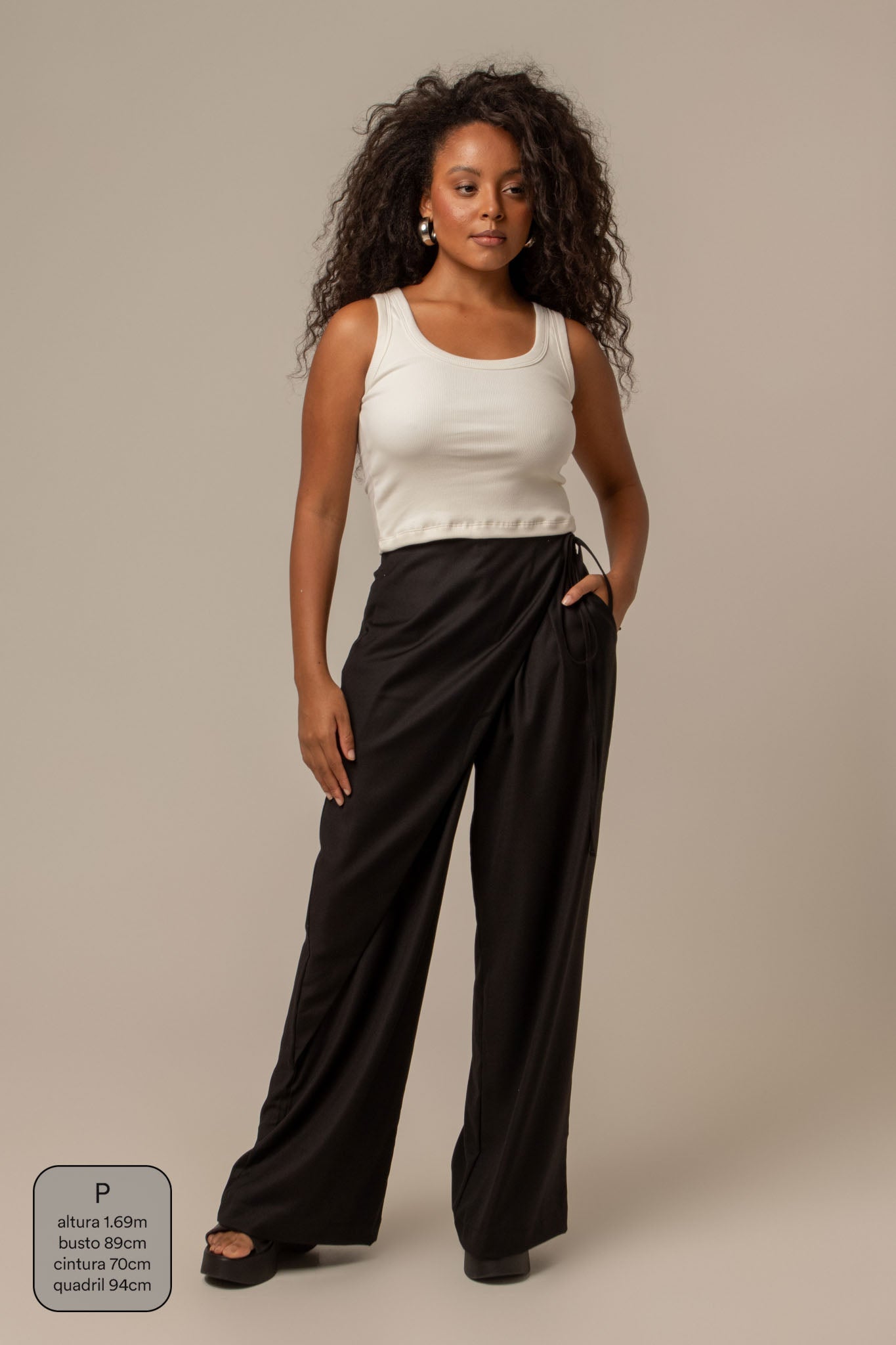 calça-saia de alfaiataria chefa