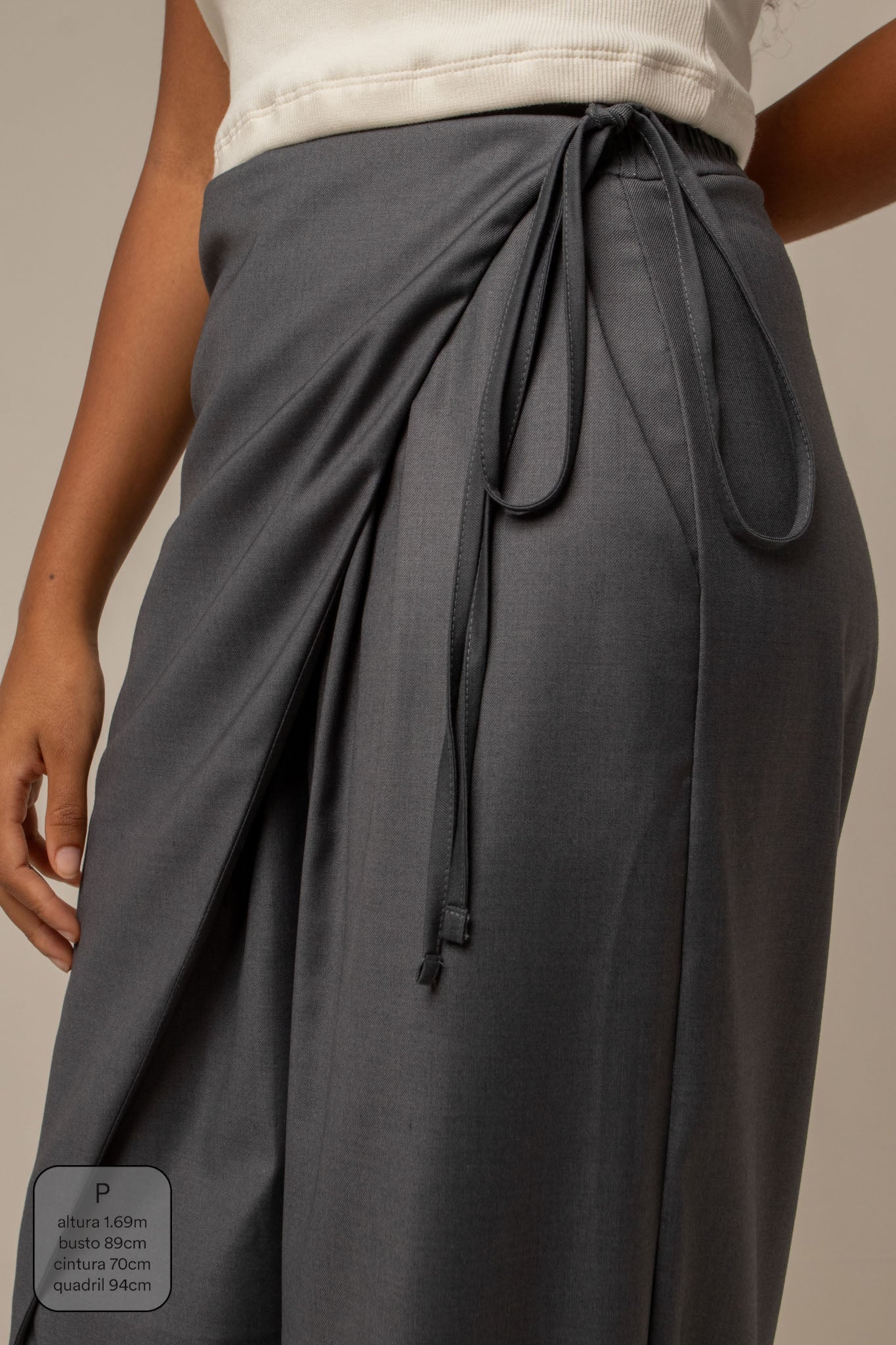 calça-saia de alfaiataria chefa