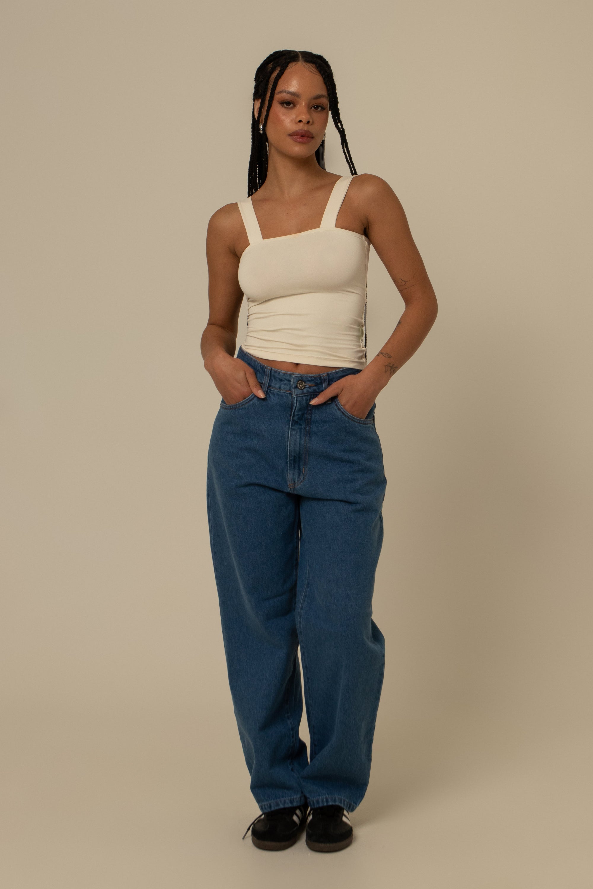 calça jeans ajustável mom denim blue