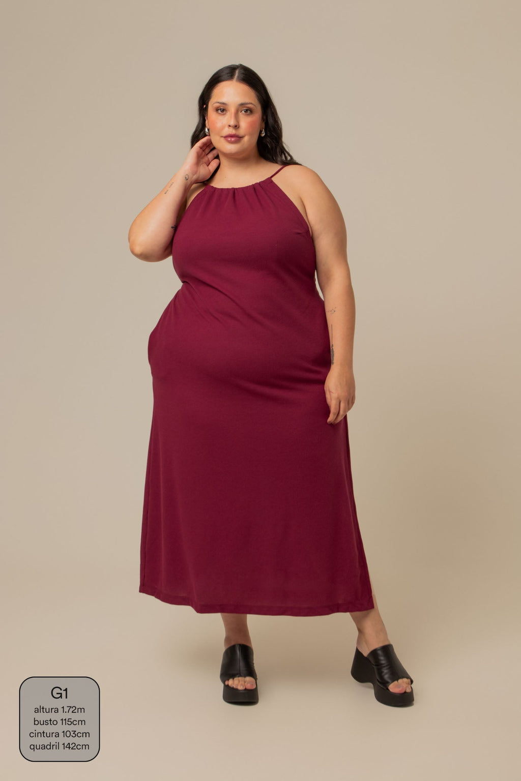 vestido comfy | vestido costas abertas com fenda lateral