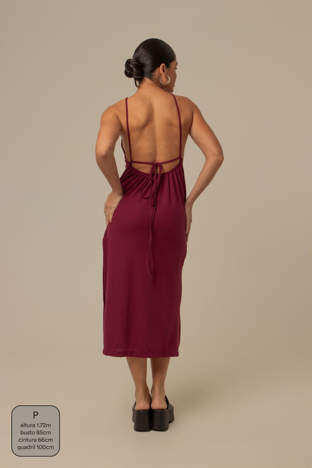 vestido comfy | vestido costas abertas com fenda lateral