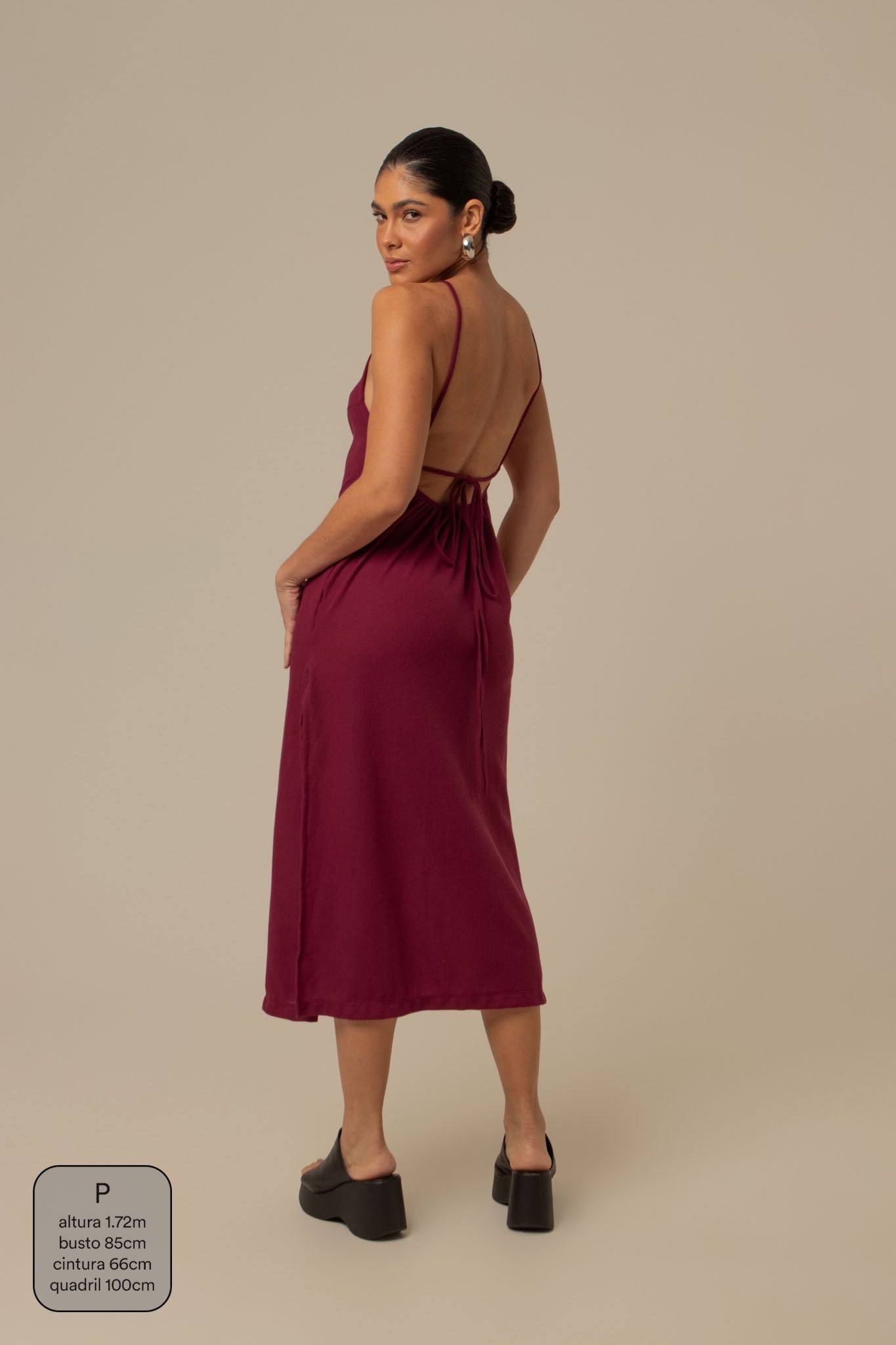 vestido comfy | vestido costas abertas com fenda lateral