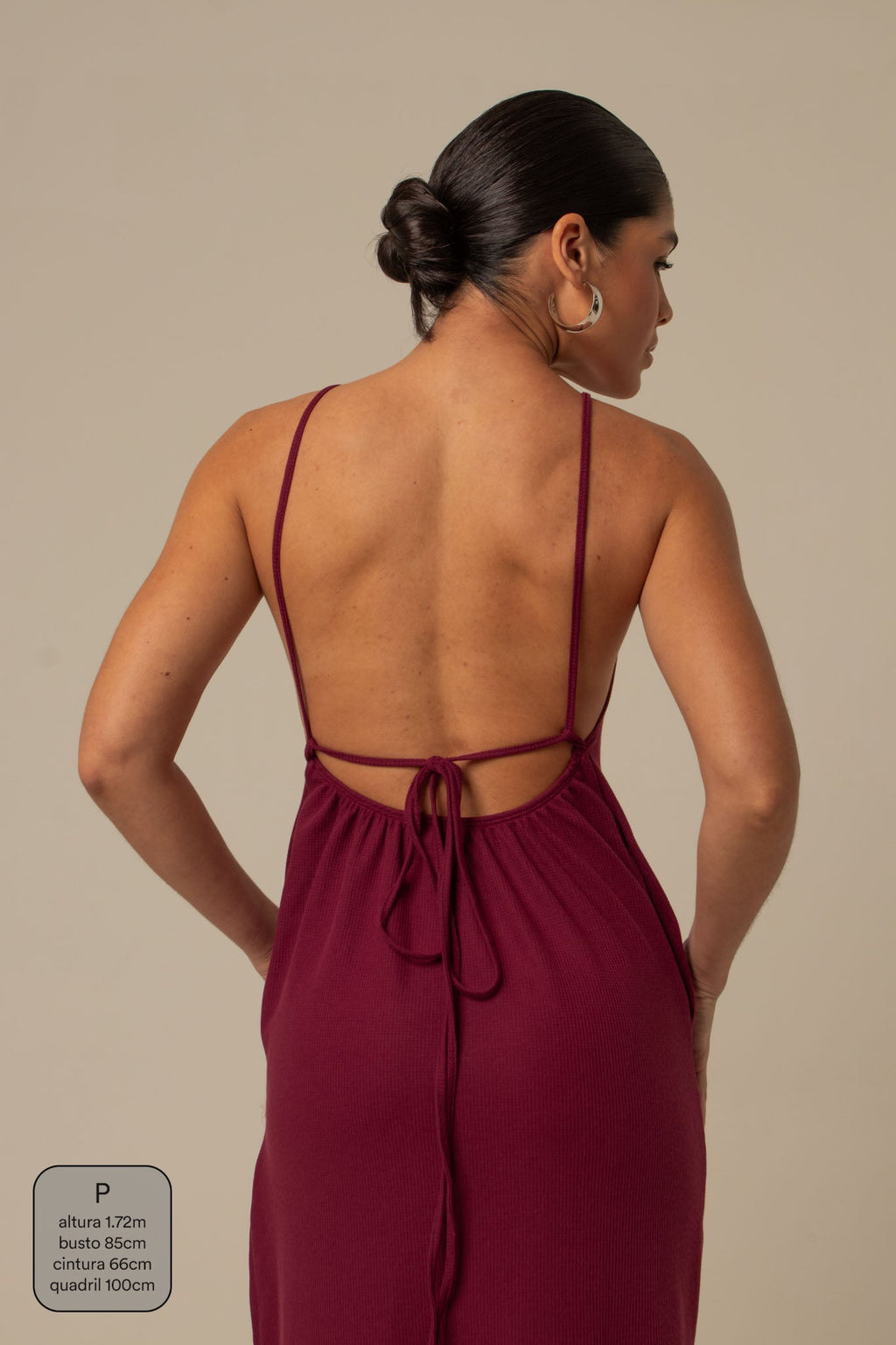 vestido comfy | vestido costas abertas com fenda lateral