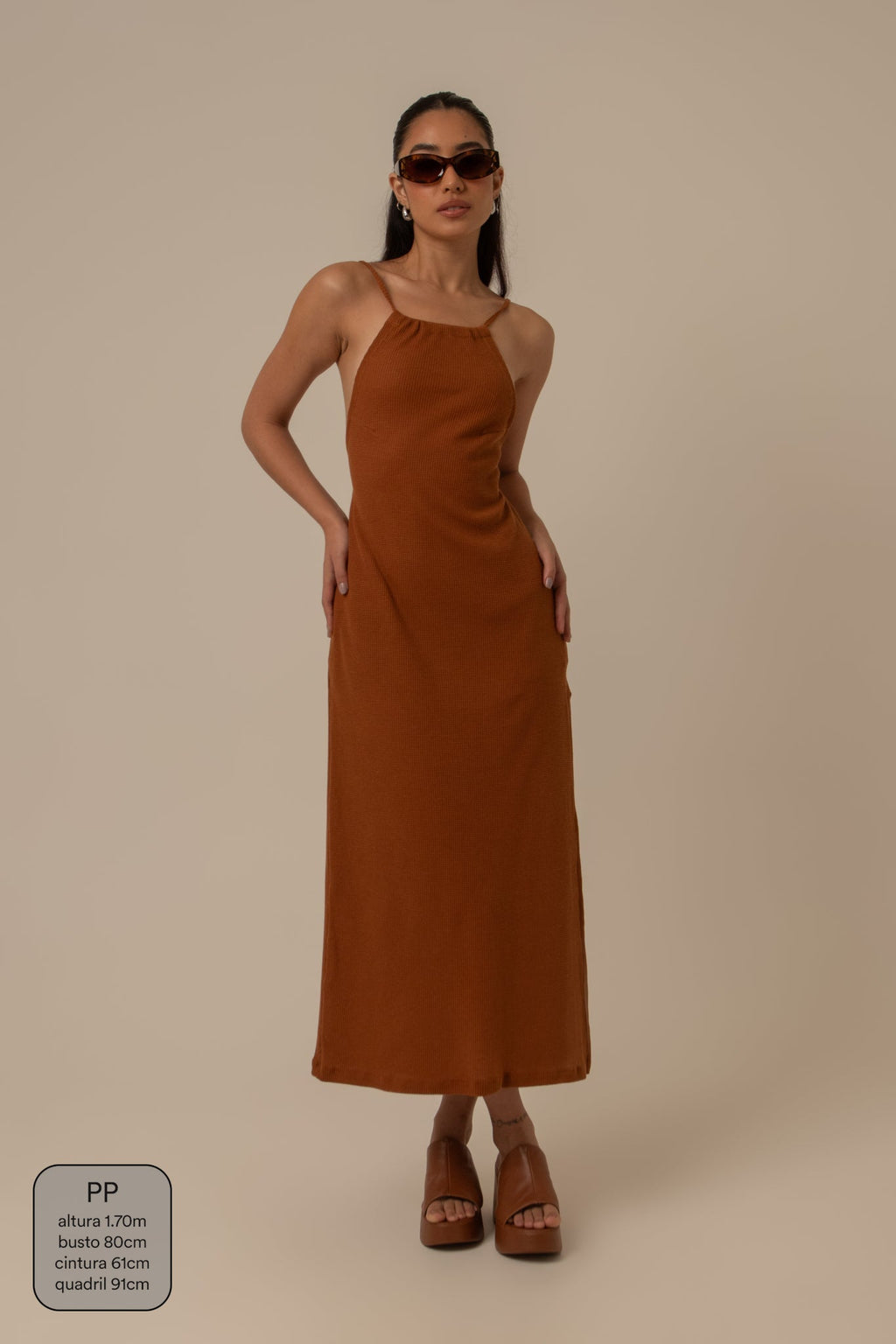 vestido comfy | vestido costas abertas com fenda lateral