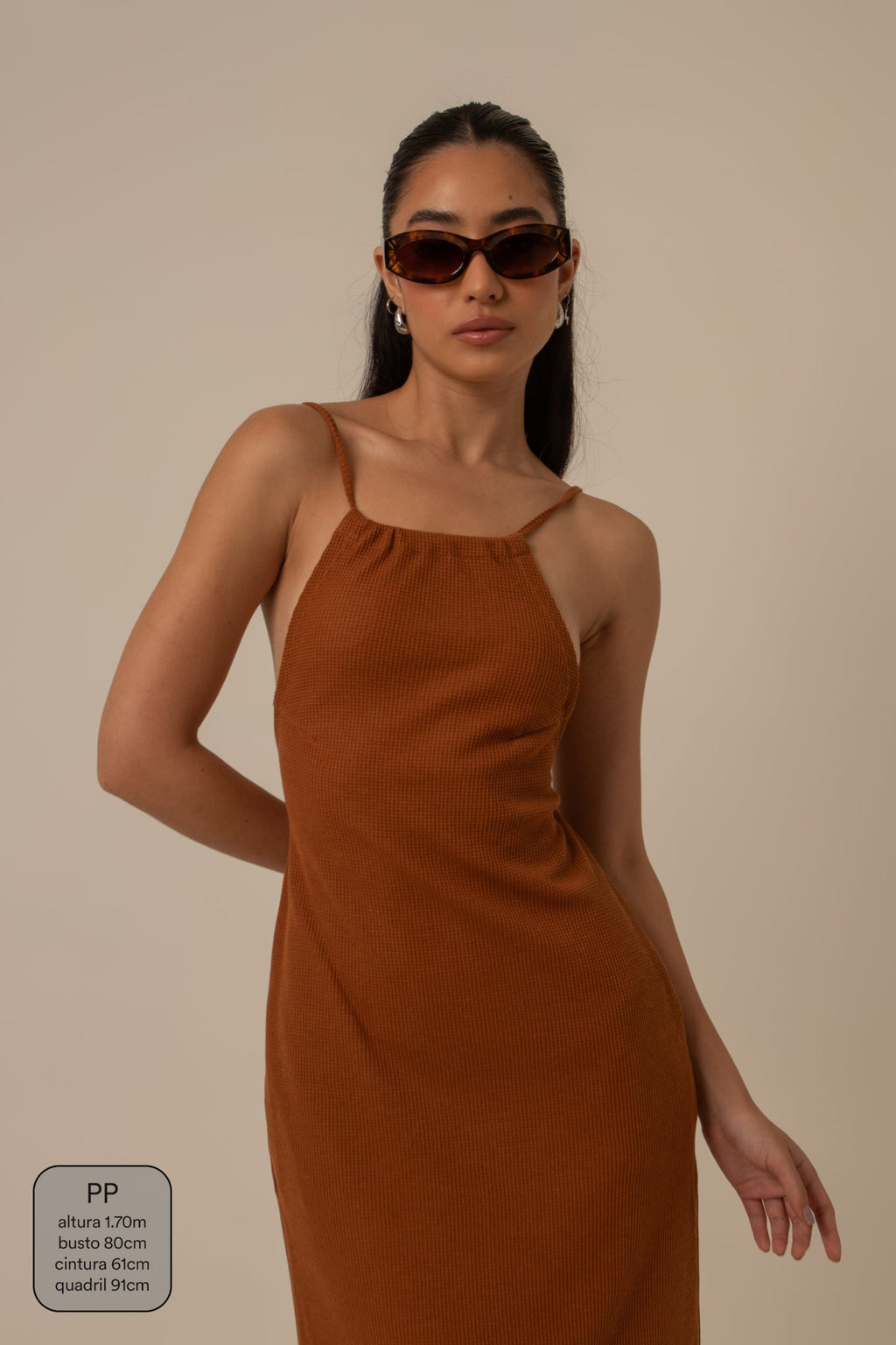 vestido comfy | vestido costas abertas com fenda lateral