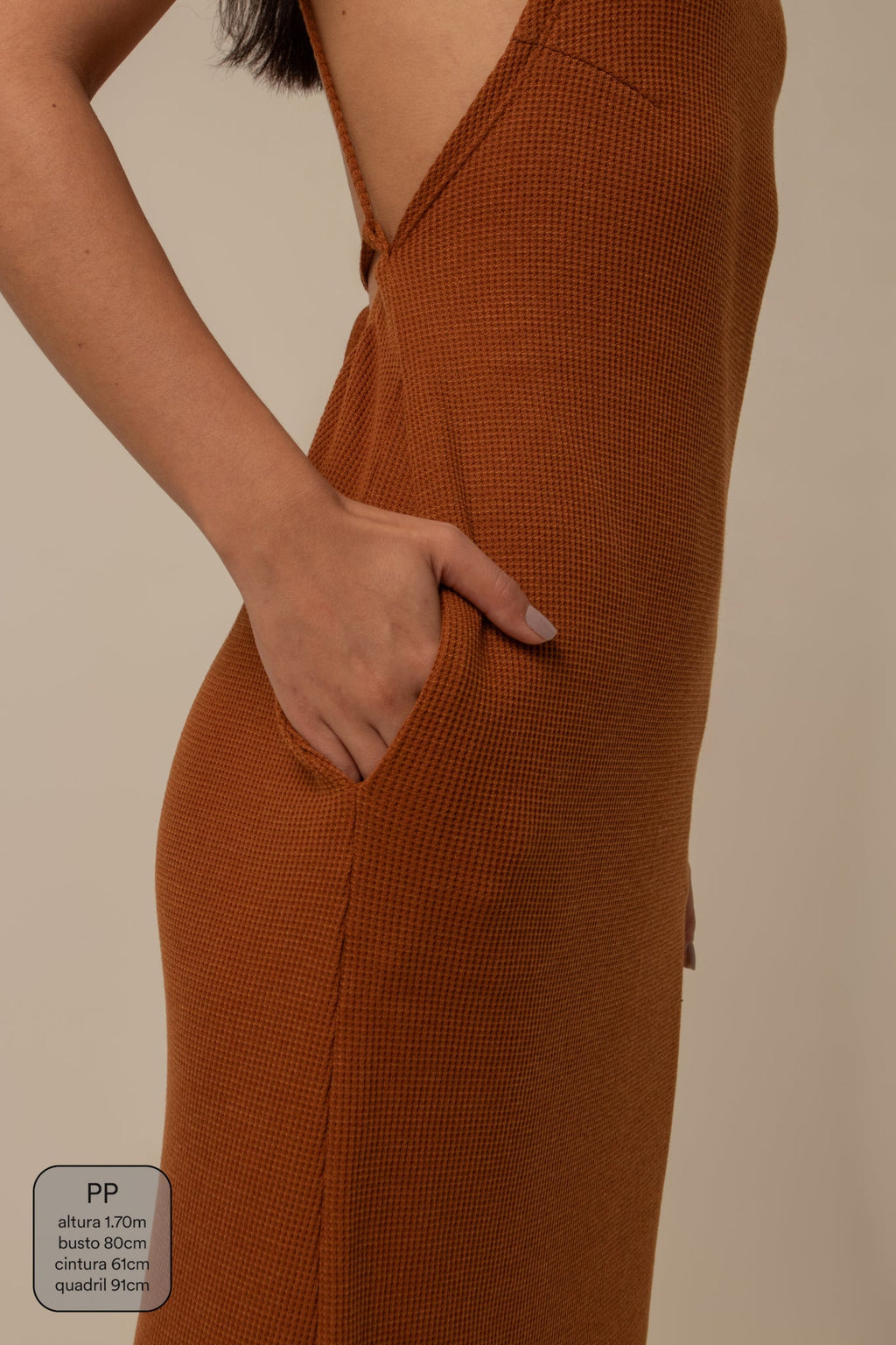 vestido comfy | vestido costas abertas com fenda lateral