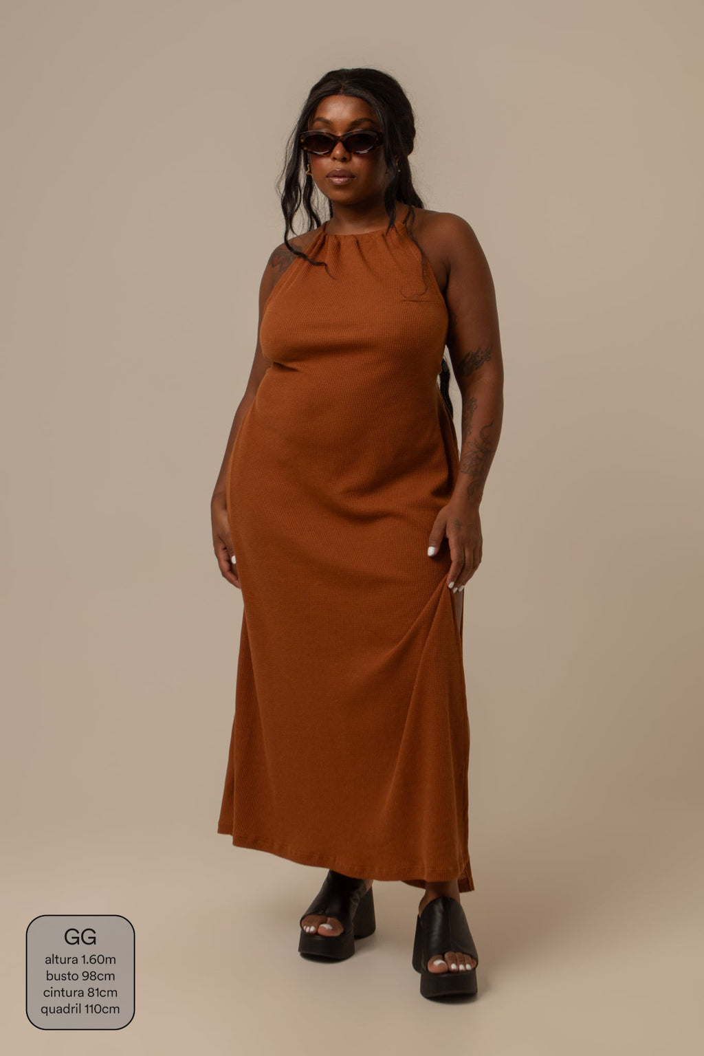 vestido comfy | vestido costas abertas com fenda lateral