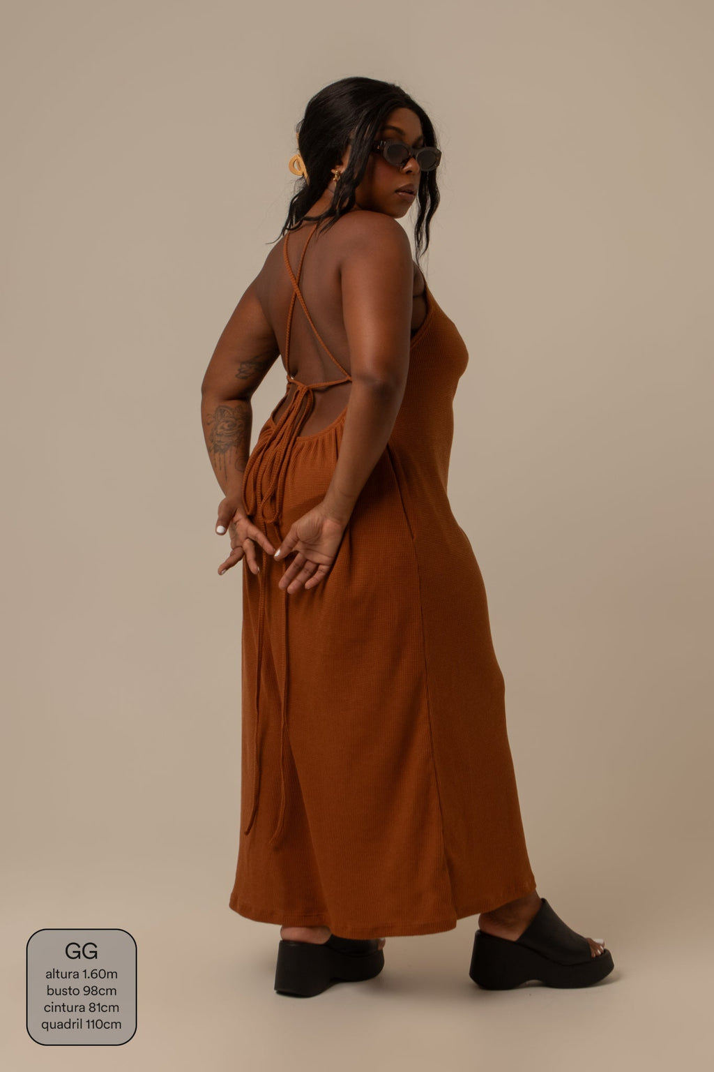 vestido comfy | vestido costas abertas com fenda lateral