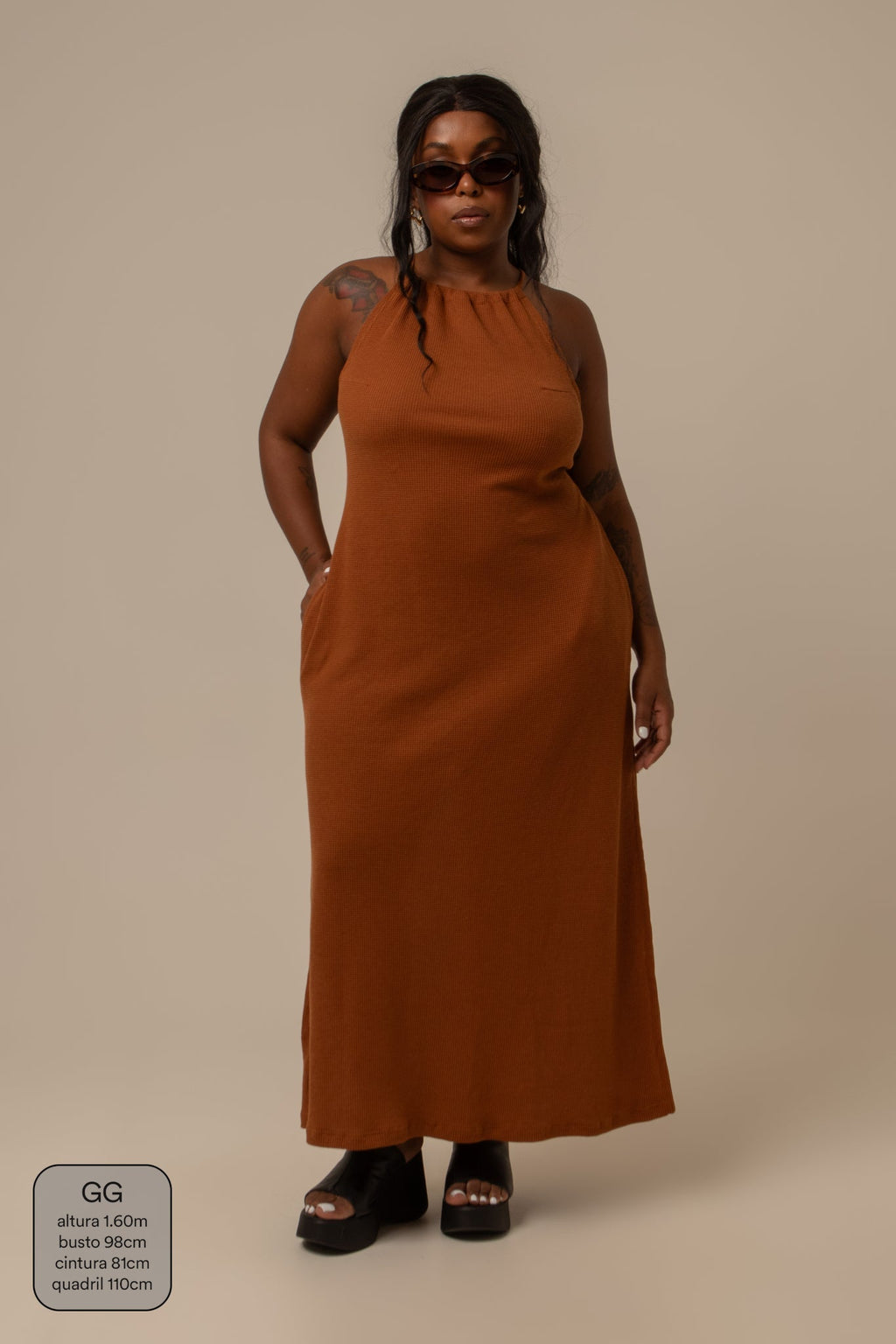 vestido comfy | vestido costas abertas com fenda lateral