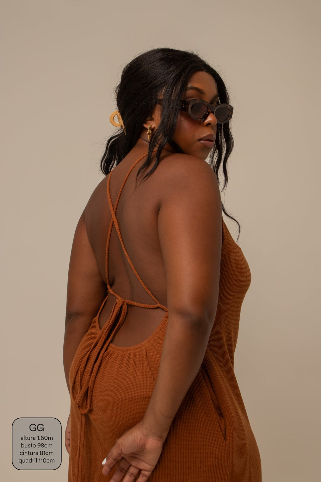 vestido comfy | vestido costas abertas com fenda lateral