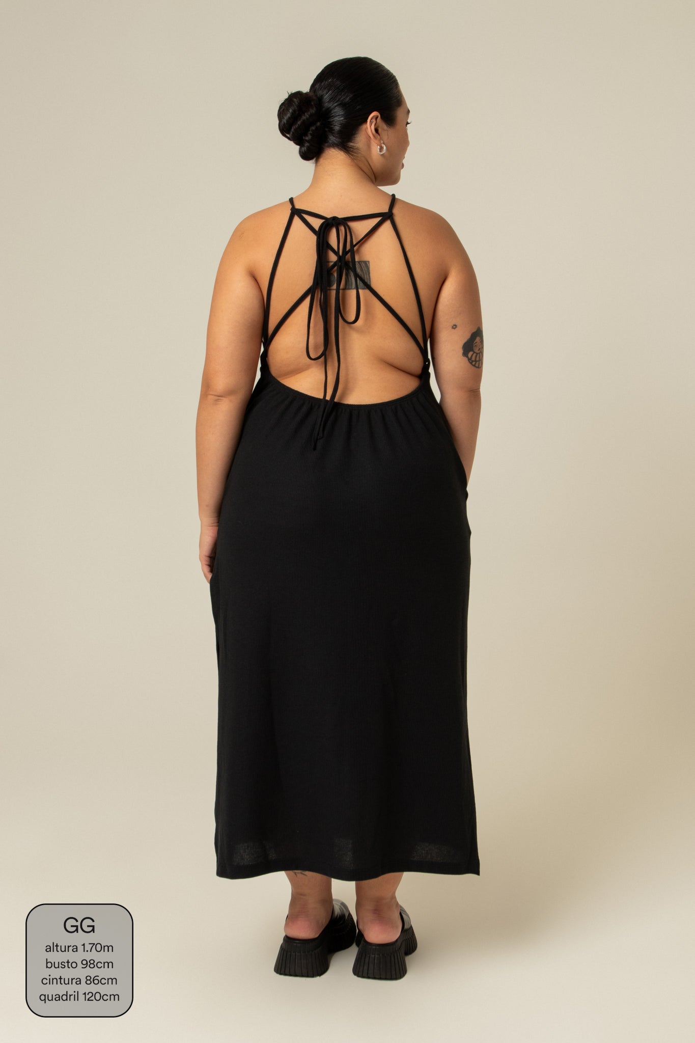 vestido comfy | vestido costas abertas com fenda lateral