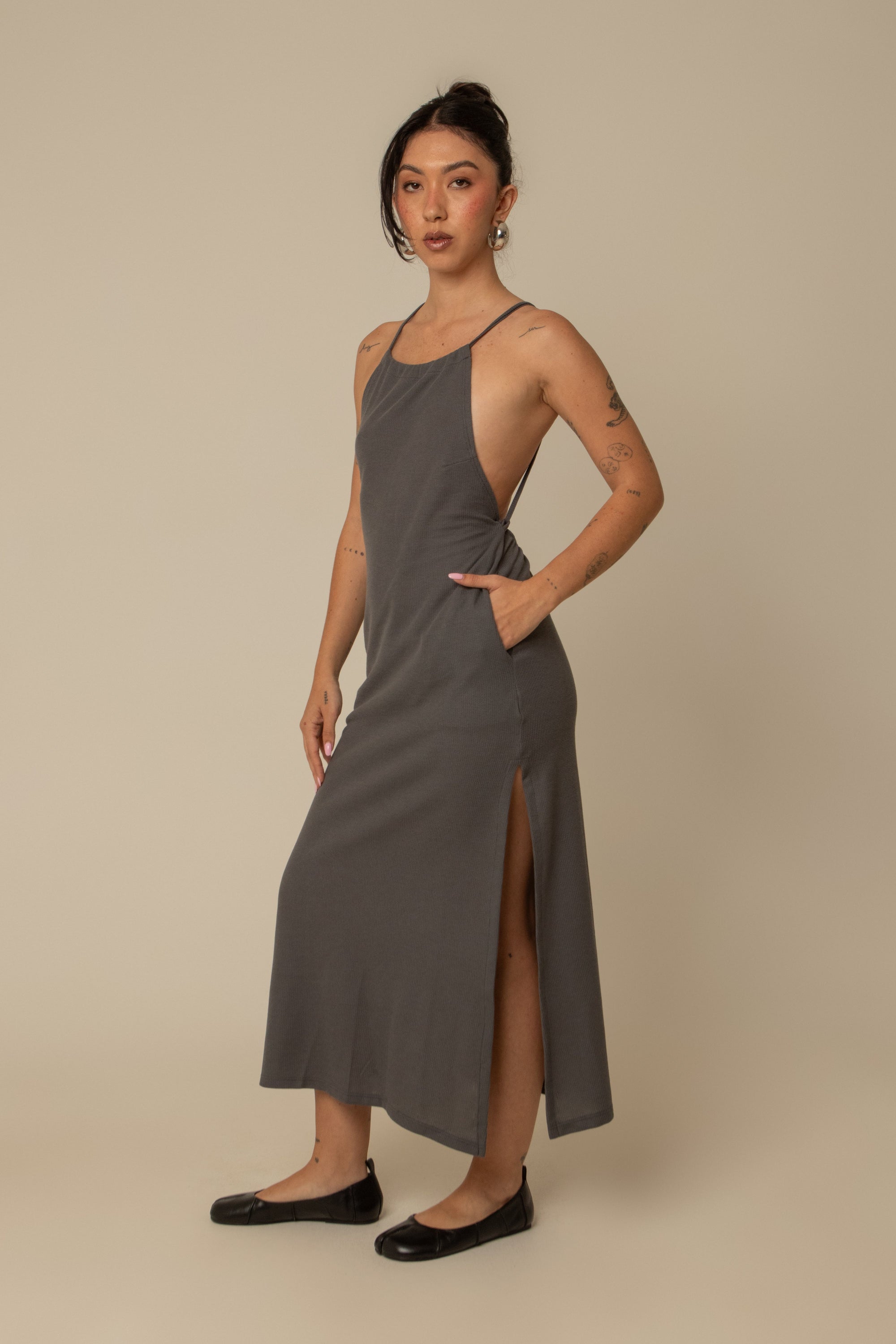 vestido comfy | vestido costas abertas com fenda lateral