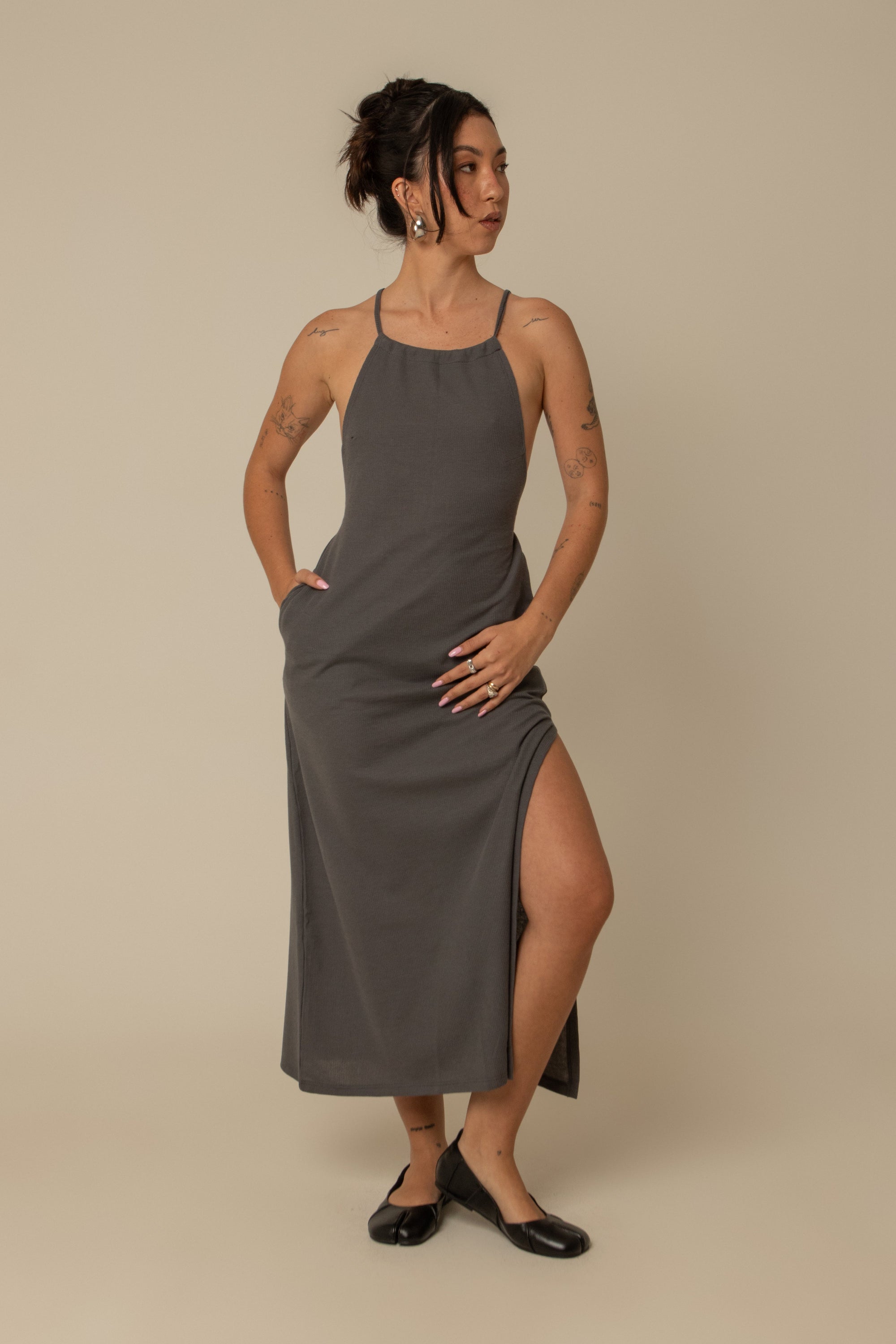 vestido comfy | vestido costas abertas com fenda lateral